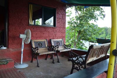 campsite-with-cottage-outside-area